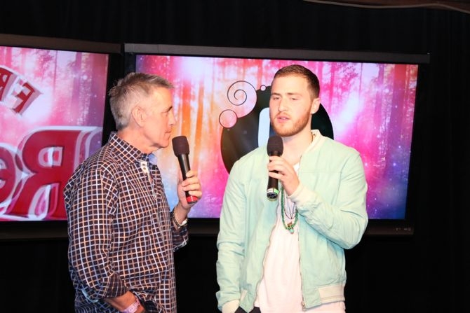 Kiss 108's Billy Costa interviews Mike Posner backstage at Kiss Concert 2013
Photo by kiss108.com
