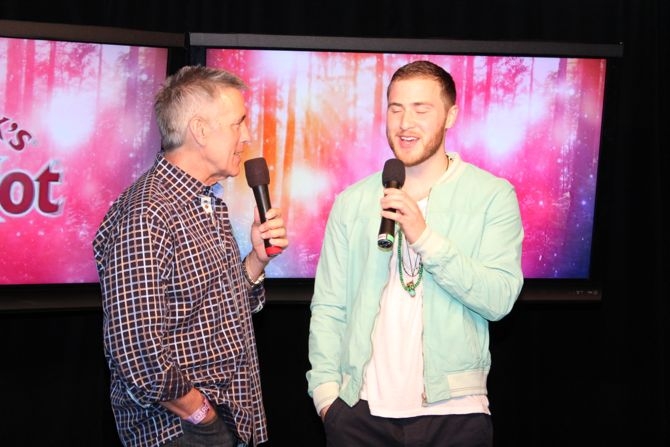 Kiss 108's Billy Costa interviews Mike Posner backstage at Kiss Concert 2013
Photo by kiss108.com
