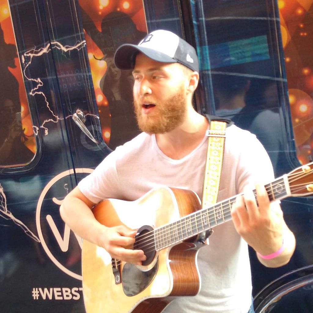 Mike Posner performing for fans outside The Studio at Webster Hall in New York, NY July 27, 2015
twitter.com/robalbano
