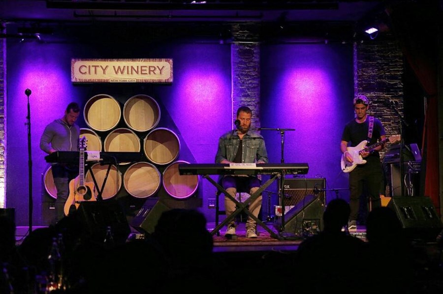 Mike Posner performing at City Winery in New York, NY August 4, 2015
instagram.com/laurenjunge
