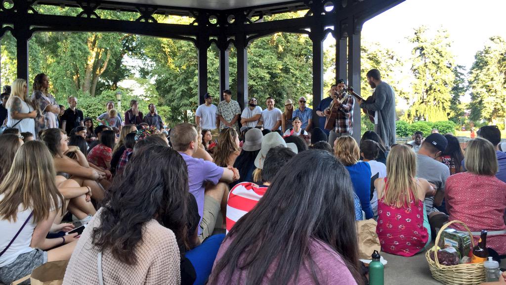 Mike Posner and Adam Friedman performing at Peninsula Park in Portland, OR July 15, 2015
twitter.com/Mike_DOlivo
