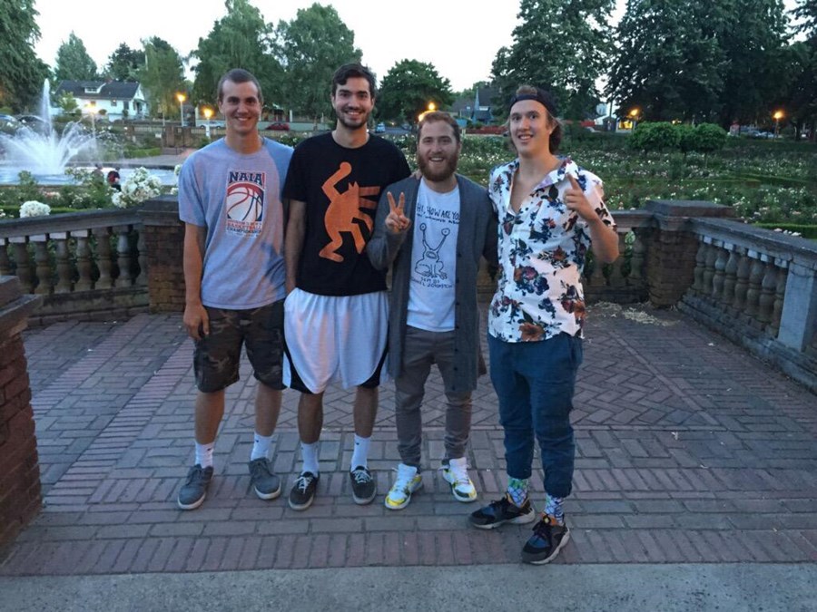 Mike Posner at Peninsula Park in Portland, OR July 15, 2015
twitter.com/obliviousguyy
