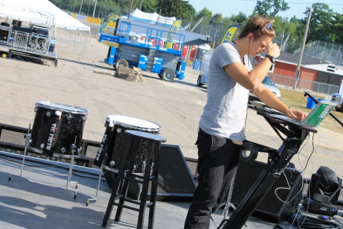 Setting up Mike Posner's laptop for 104.5 SNX Summer Music Festival in Marne, MI 8/15/2014
1045snx.com
