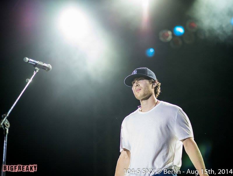 Mike Posner performing at 104.5 SNX Summer Music Festival in Marne, MI 8/15/2014
Photo by Big Freaky
facebook.com/1045snx
