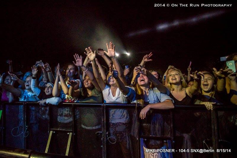 Mike Posner fans & crowd at 104.5 SNX Summer Music Festival in Marne, MI 8/15/2014
Photo by Eric Stoike
facebook.com/1045snx
