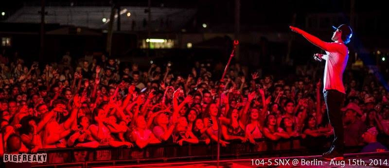 Mike Posner performing at 104.5 SNX Summer Music Festival in Marne, MI 8/15/2014
Photo by Big Freaky
facebook.com/1045snx
