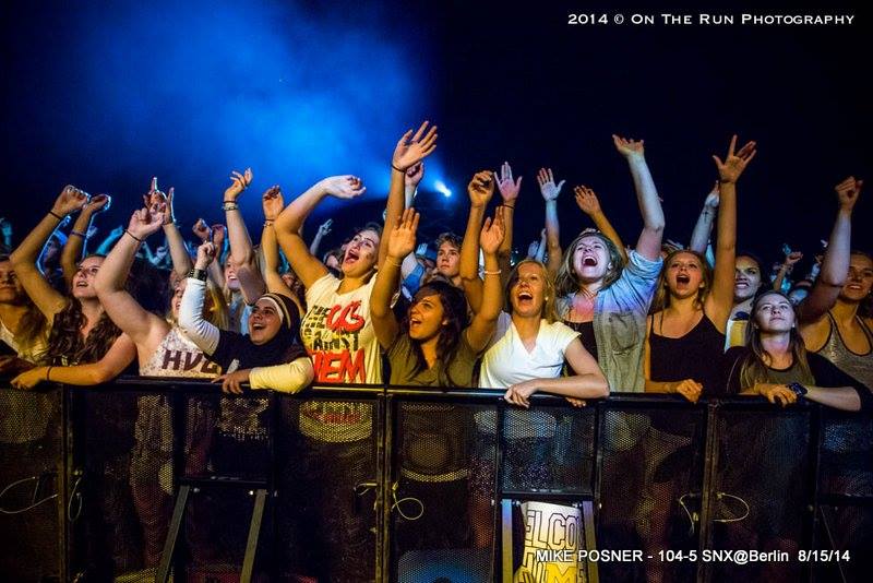 Mike Posner fans & crowd at 104.5 SNX Summer Music Festival in Marne, MI 8/15/2014
Photo by Eric Stoike
facebook.com/1045snx
