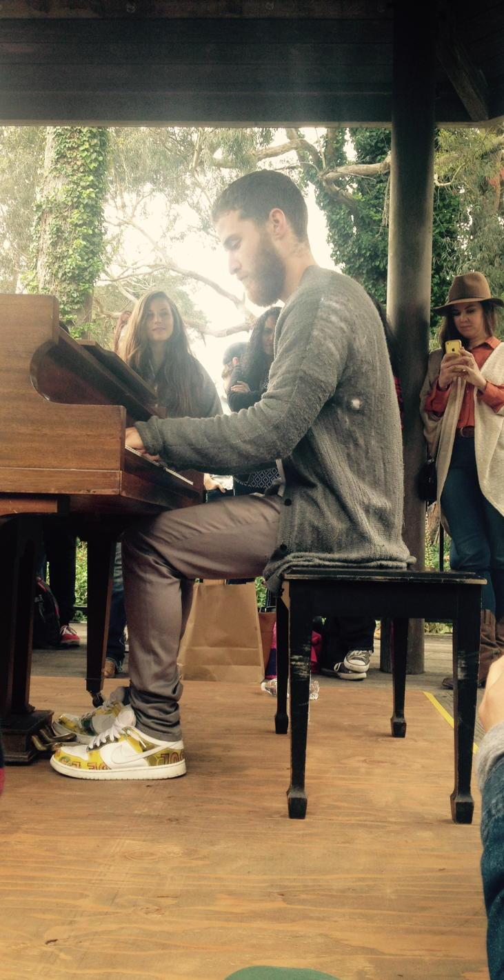 Mike Posner performing at San Francisco Botanical Garden in San Francisco, CA July 16, 2015
twitter.com/Momoniek
