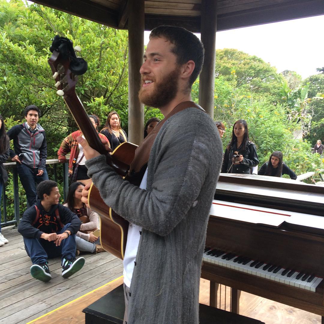 Mike Posner performing at San Francisco Botanical Garden in San Francisco, CA July 16, 2015
instagram.com/miss_hermosajackelin
