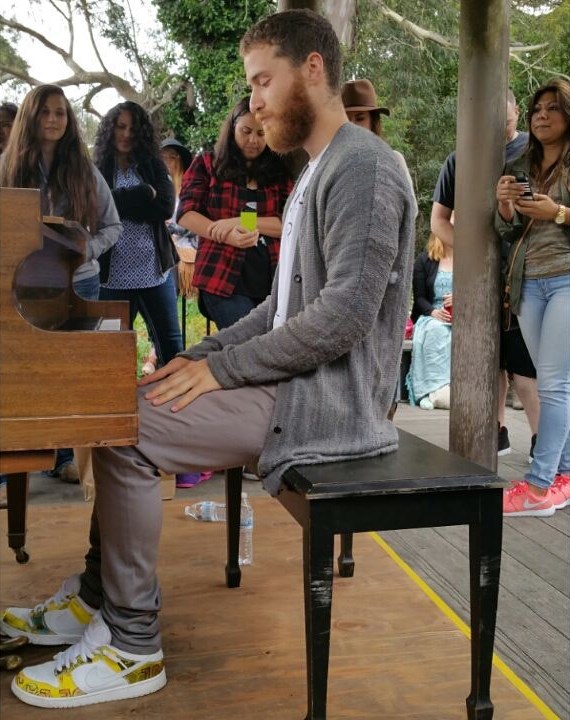 Mike Posner performing at San Francisco Botanical Garden in San Francisco, CA July 16, 2015
instagram.com/weirdo47
