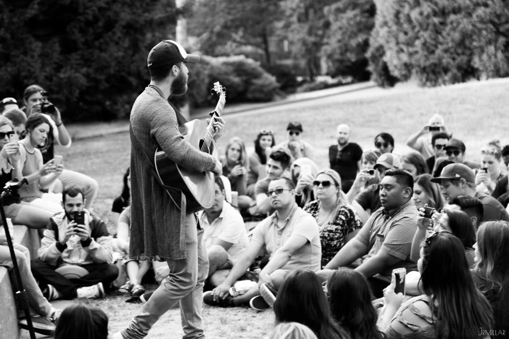 Mike Posner performing at Volunteer Park in Seattle, WA July 13, 2015
twitter.com/jrmilllar
