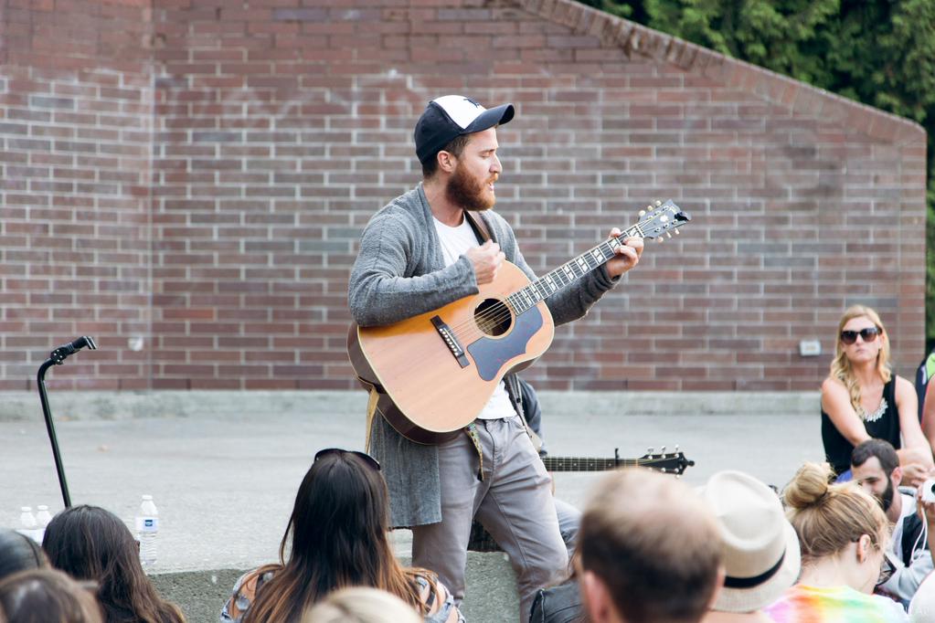 Mike Posner performing at Volunteer Park in Seattle, WA July 13, 2015
twitter.com/jrmilllar
