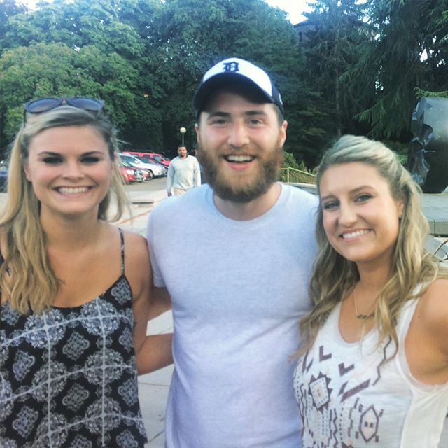 Mike Posner at Volunteer Park in Seattle, WA July 13, 2015
instagram.com/haileymka
