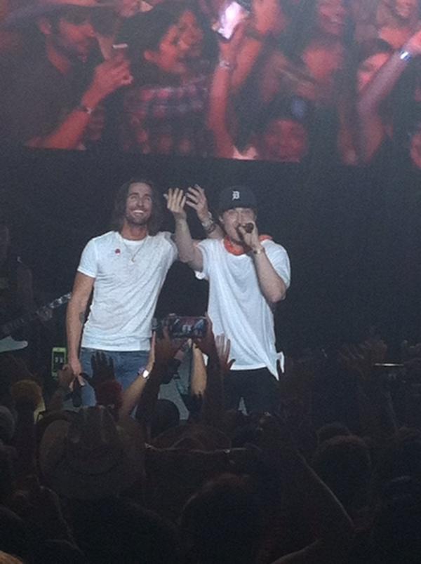 Mike Posner and Jake Owen performing "Cooler Than Me" at The Greek Theatre in Los Angeles, CA 8/8/2014
Twitter @TBearRN
