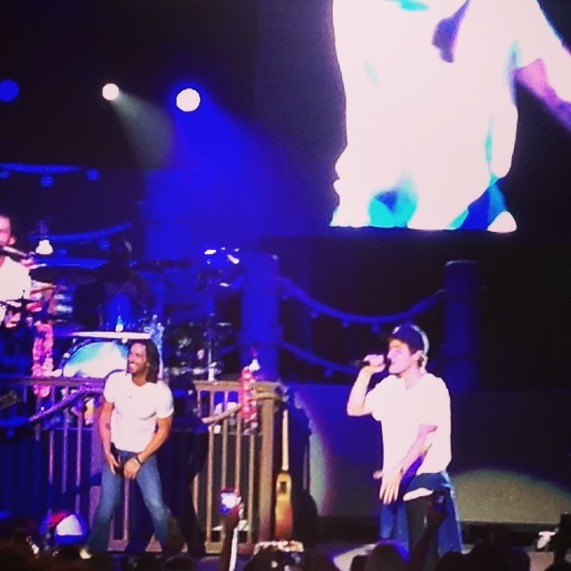 Mike Posner and Jake Owen performing "Cooler Than Me" at The Greek Theatre in Los Angeles, CA 8/8/2014
Instagram @a_m_xoxo
