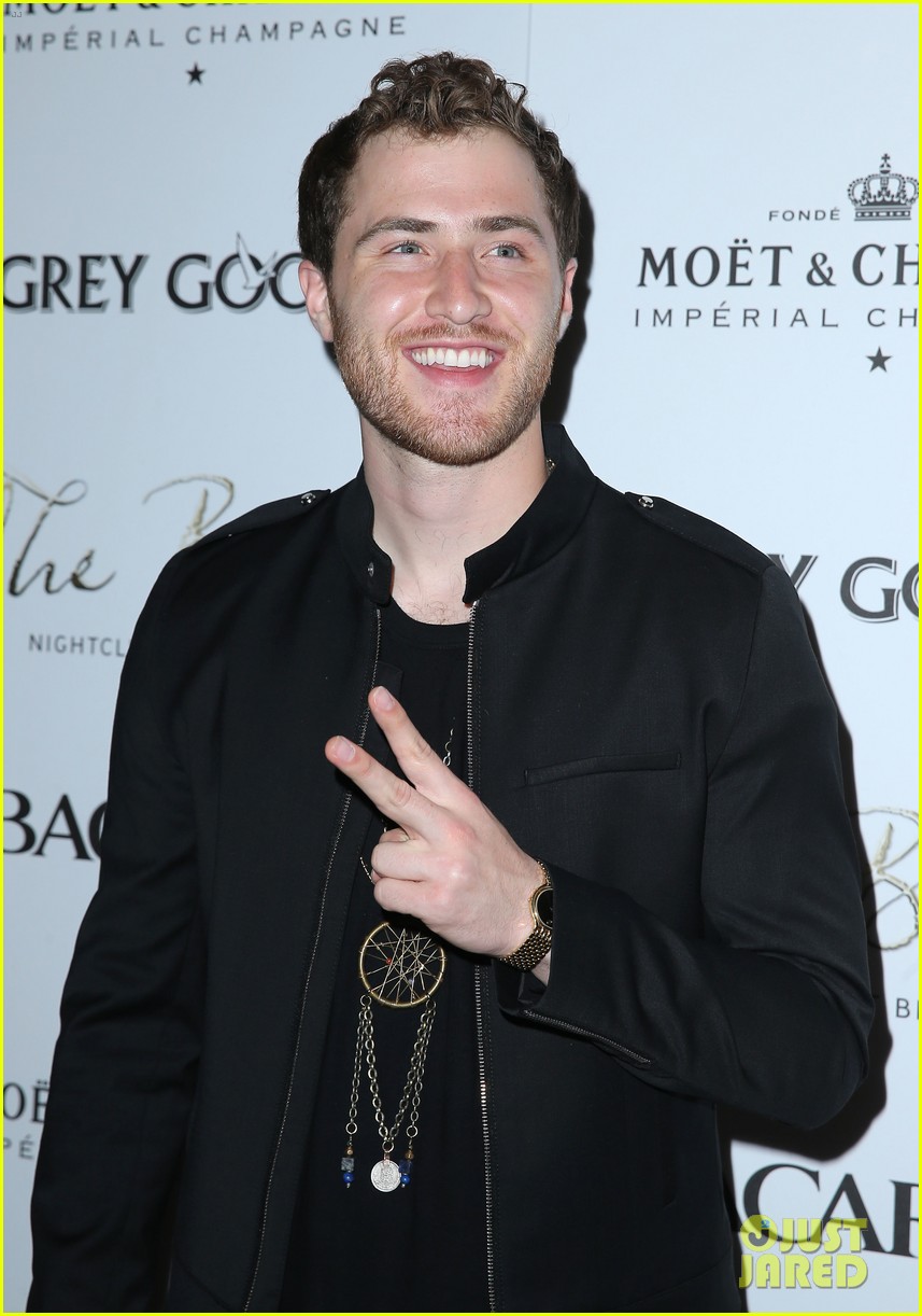 Mike Posner at The Bank Nightclub for DJ E-Man's Birthday Celebration in Las Vegas, NV 5/24/14
Photo from justjared.com
