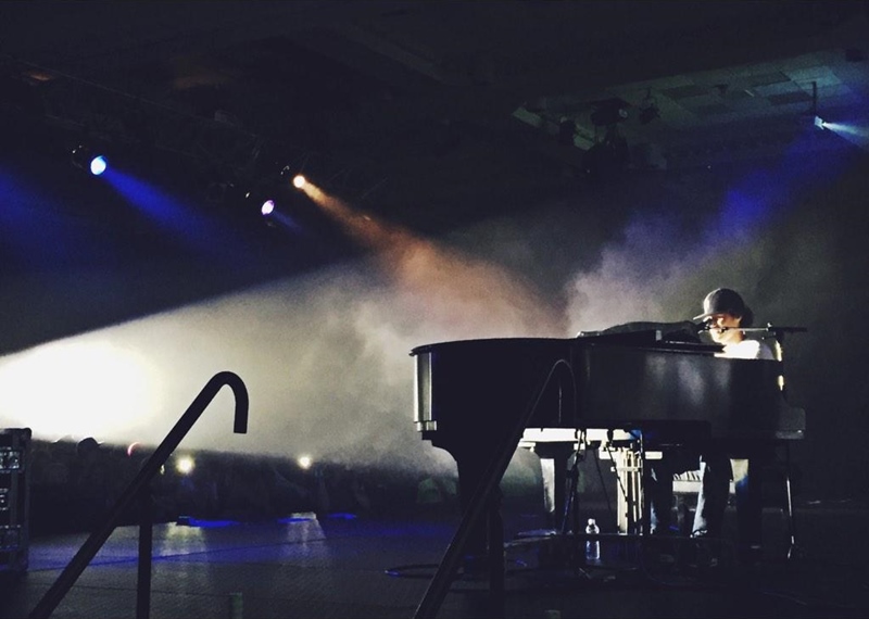 Mike Posner performing at USU's The Howl 2014 in Logan, UT 10/25/2014
twitter.com/thebrocksmusic
