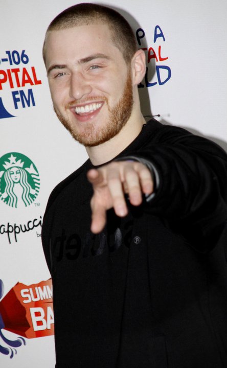 mike-posner-backstage-at-the-2011-summertime-ball-2.jpg