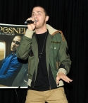 mike-posner_new-york-august-16-2010-celebrates-album-launch17.jpg