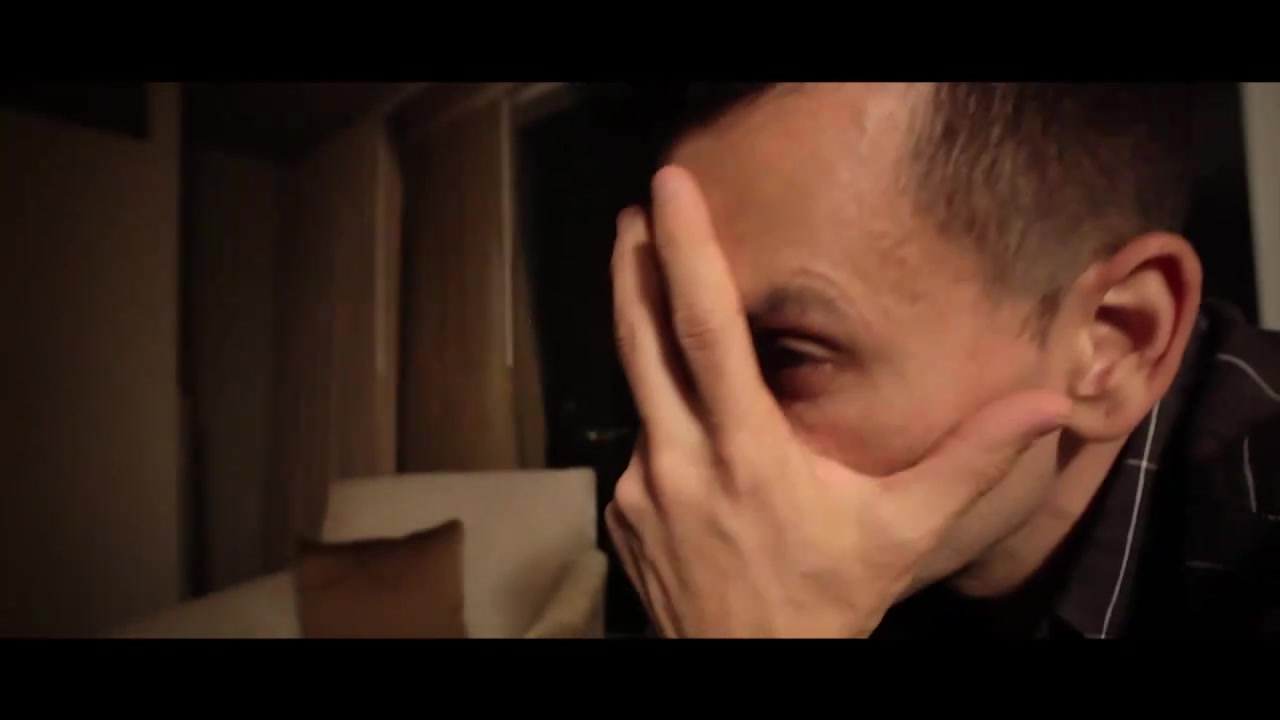 Clinton_Sparks_Ambiguous_ft__Mike_Posner___Big_SeanOfficial_Music_Video_-_YouTube_011.jpg