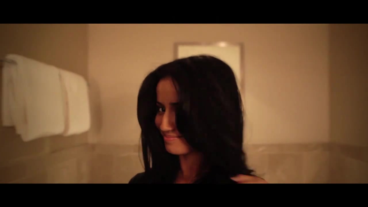 Clinton_Sparks_Ambiguous_ft__Mike_Posner___Big_SeanOfficial_Music_Video_-_YouTube_015.jpg