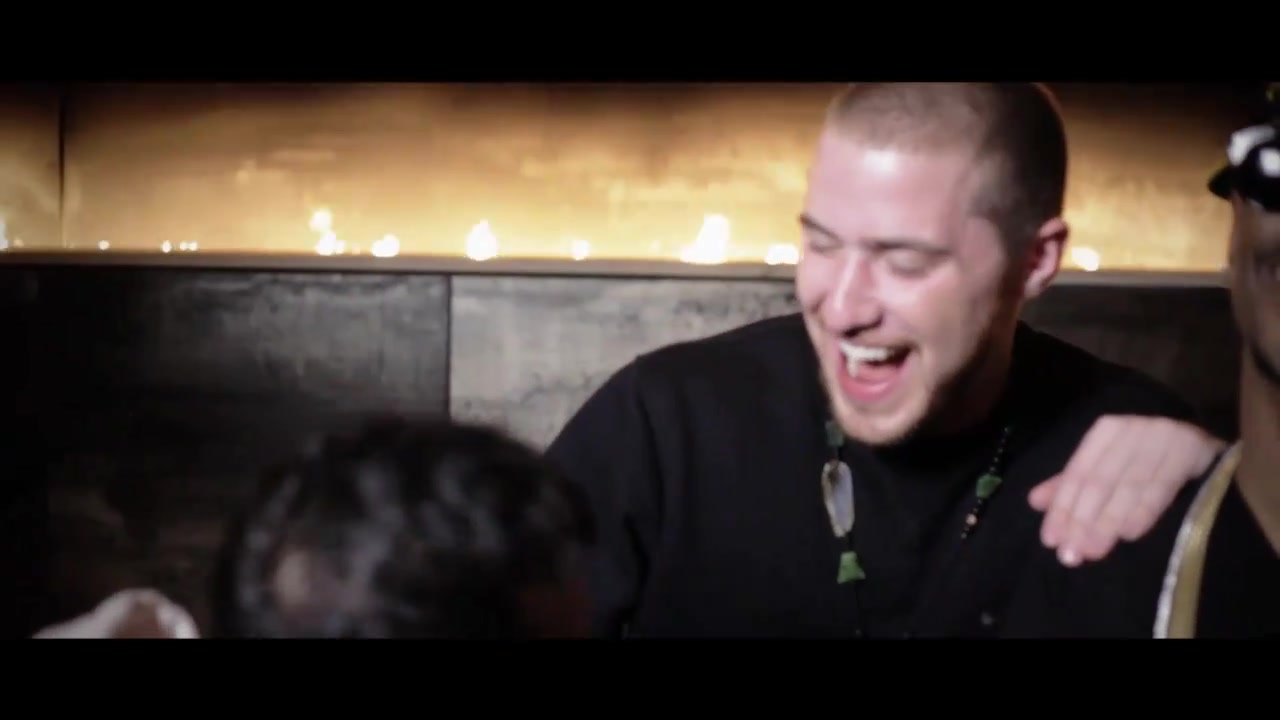 Clinton_Sparks_Ambiguous_ft__Mike_Posner___Big_SeanOfficial_Music_Video_-_YouTube_020.jpg