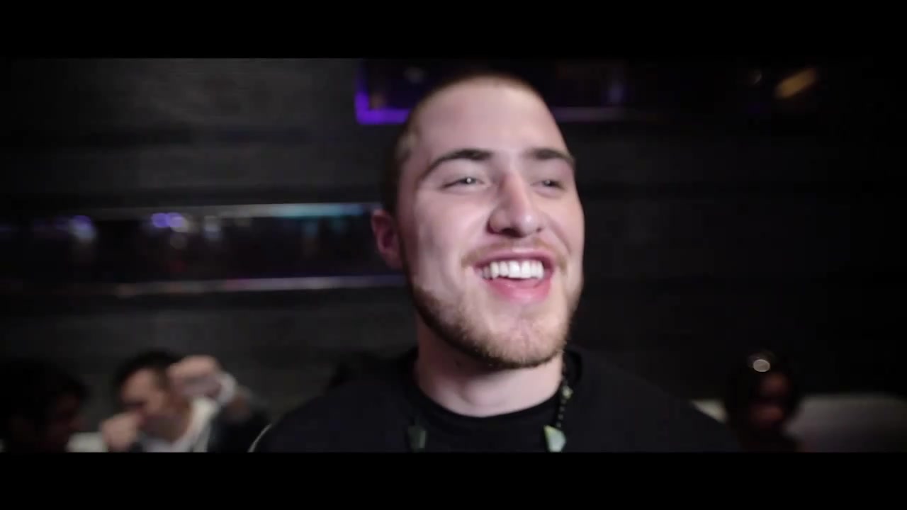 Clinton_Sparks_Ambiguous_ft__Mike_Posner___Big_SeanOfficial_Music_Video_-_YouTube_051.jpg