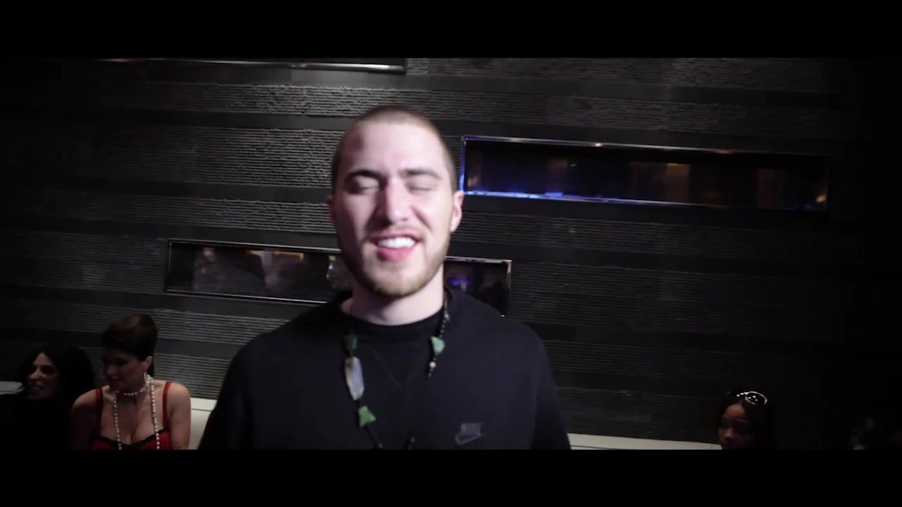 Clinton_Sparks_Ambiguous_ft__Mike_Posner___Big_SeanOfficial_Music_Video_-_YouTube_072.jpg