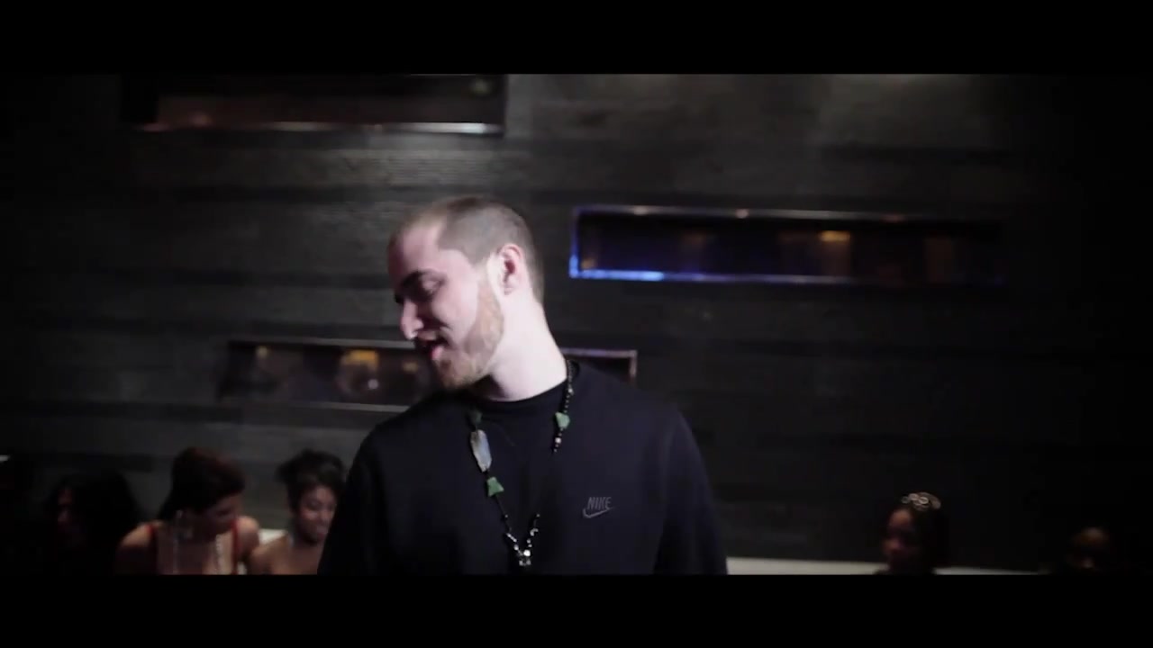 Clinton_Sparks_Ambiguous_ft__Mike_Posner___Big_SeanOfficial_Music_Video_-_YouTube_073.jpg