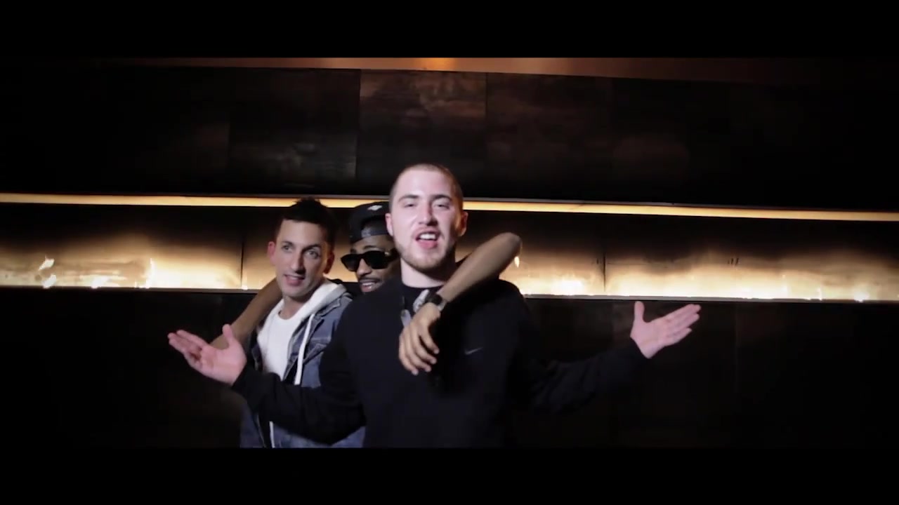 Clinton_Sparks_Ambiguous_ft__Mike_Posner___Big_SeanOfficial_Music_Video_-_YouTube_074.jpg
