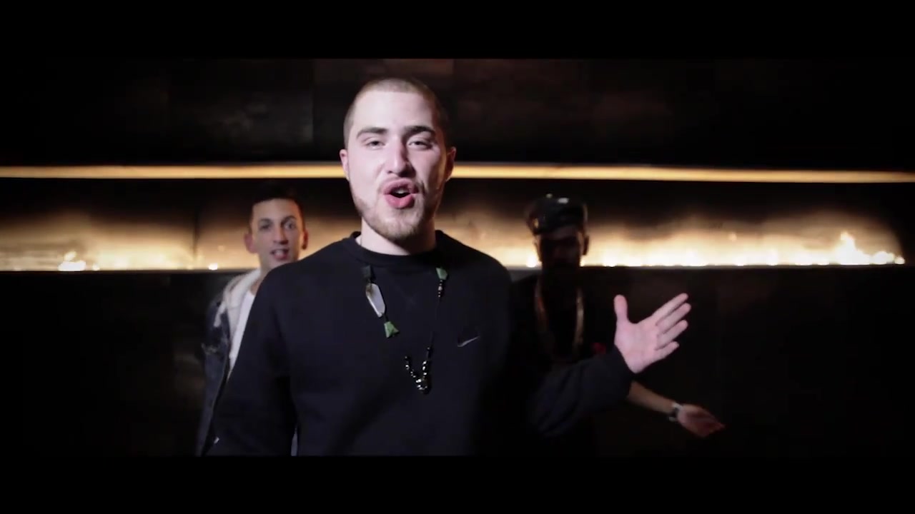Clinton_Sparks_Ambiguous_ft__Mike_Posner___Big_SeanOfficial_Music_Video_-_YouTube_145.jpg