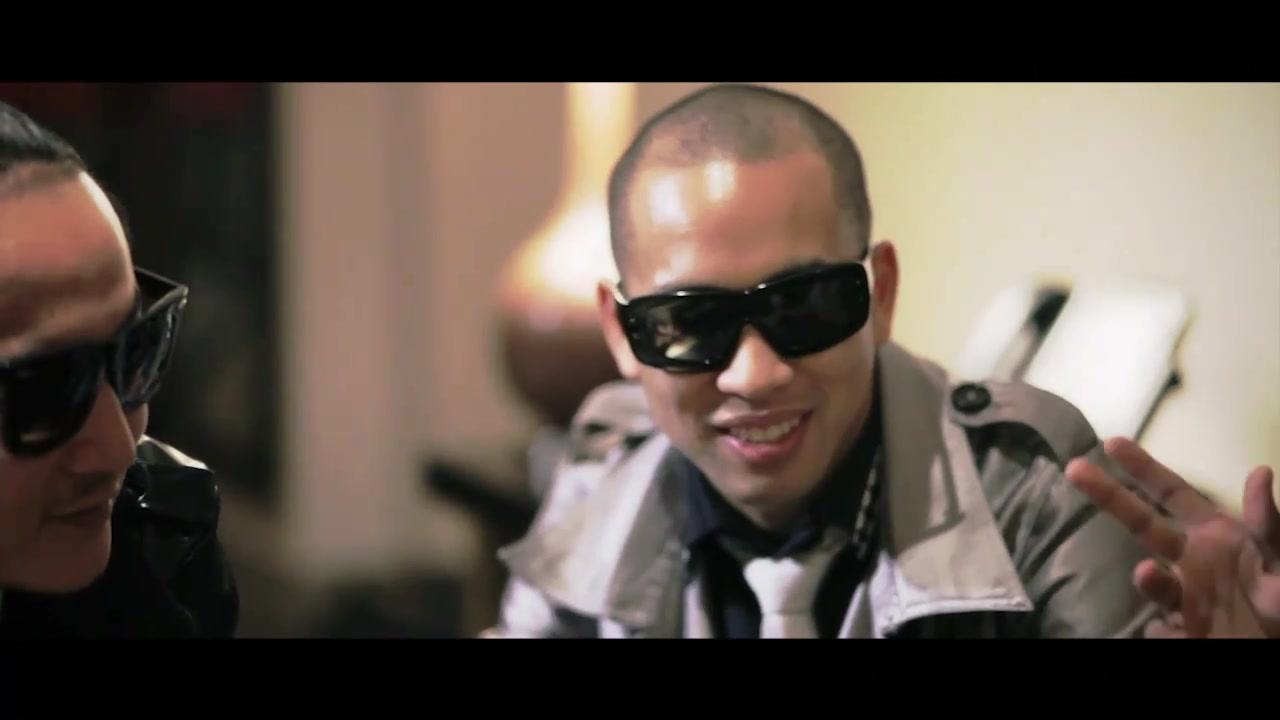 Clinton_Sparks_Ambiguous_ft__Mike_Posner___Big_SeanOfficial_Music_Video_-_YouTube_188.jpg
