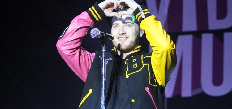 Photos: Mike Posner at Six Flags New England – mtvU VMA Tour