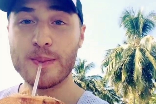 Mike Posner on Vacation in Puerto Rico
