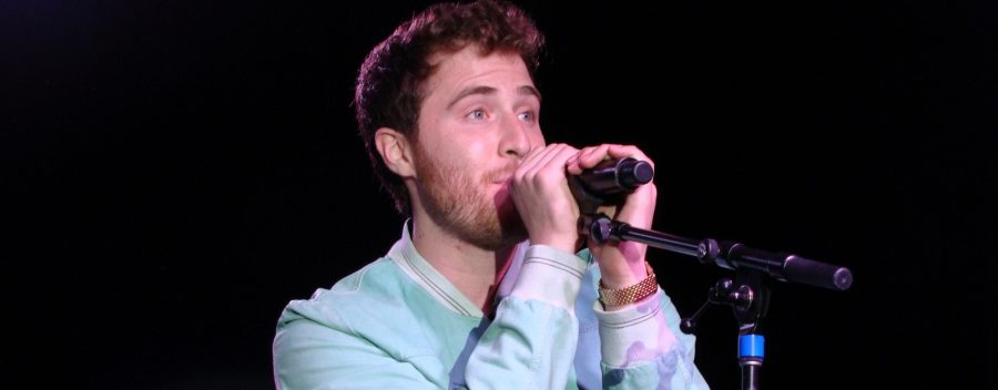 Mike Posner Performs “Top of the World” at University of Wisconsin Oshkosh