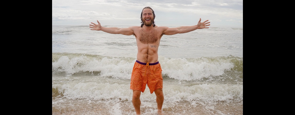 Mike Posner Kicks Off His Cross-Country Walk